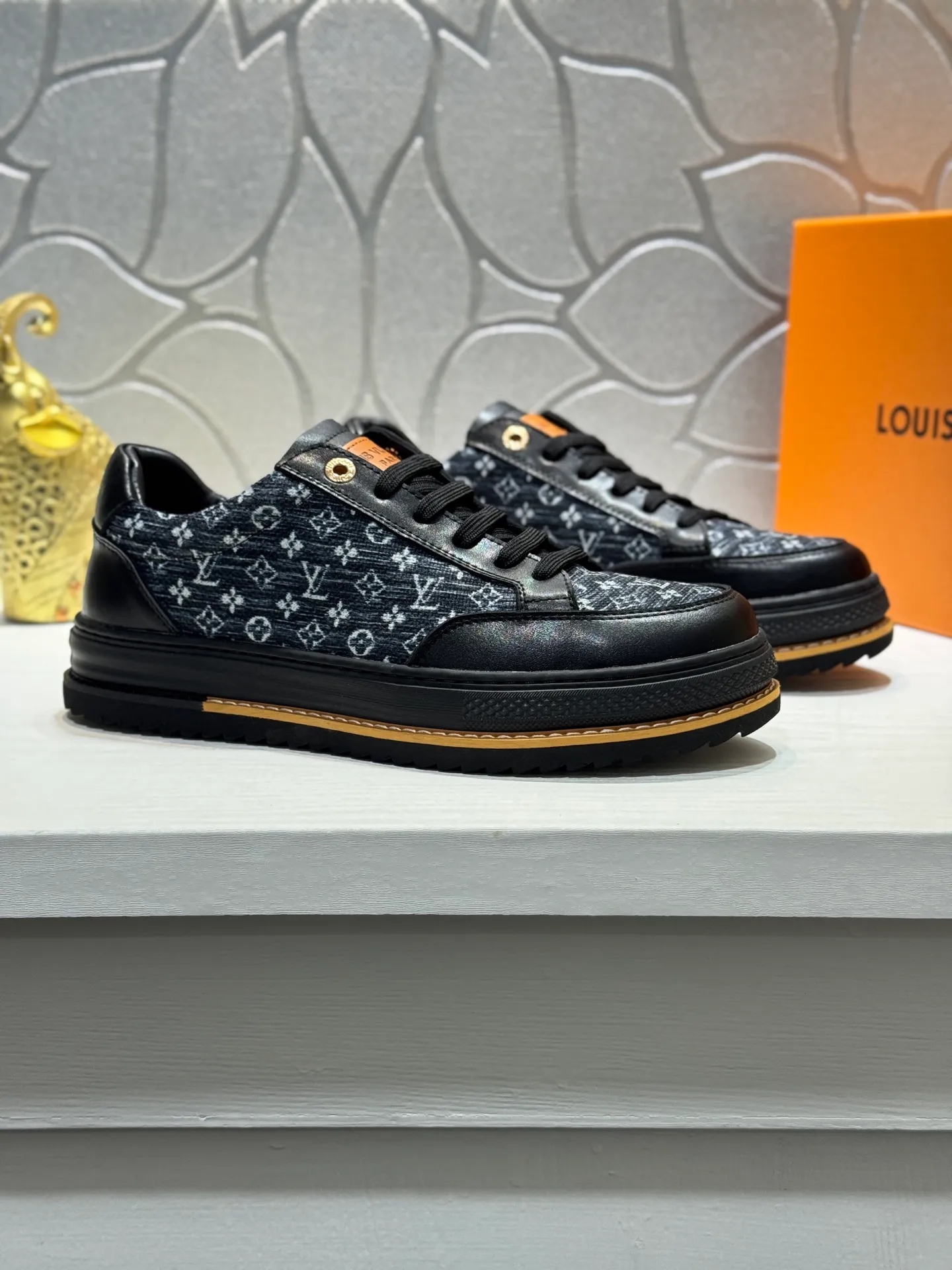 Men's shoes 💰400 [New style] 🌂🌂Top original order - Louis Vuitton®️ Trendy and fashionable yet low-key men's casual shoes, LV special fabric pattern on the upper, comfortable and breathable, sheepskin lining, original rubber outsole, 3 colors available ~ a must-have for sportsmen. Size: 38-44 (45 customized
